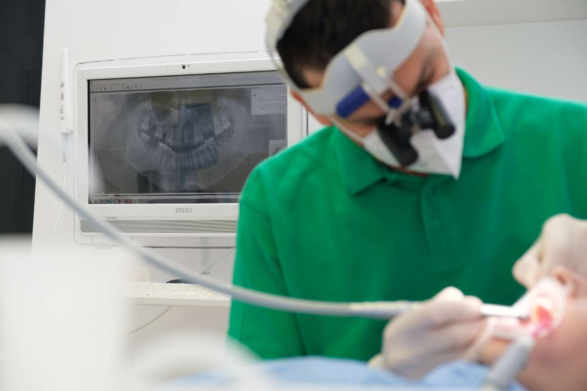 Impianto dentale a Pregnana Milanese - Innesto dentale - Studio Dentistico Cacciamani